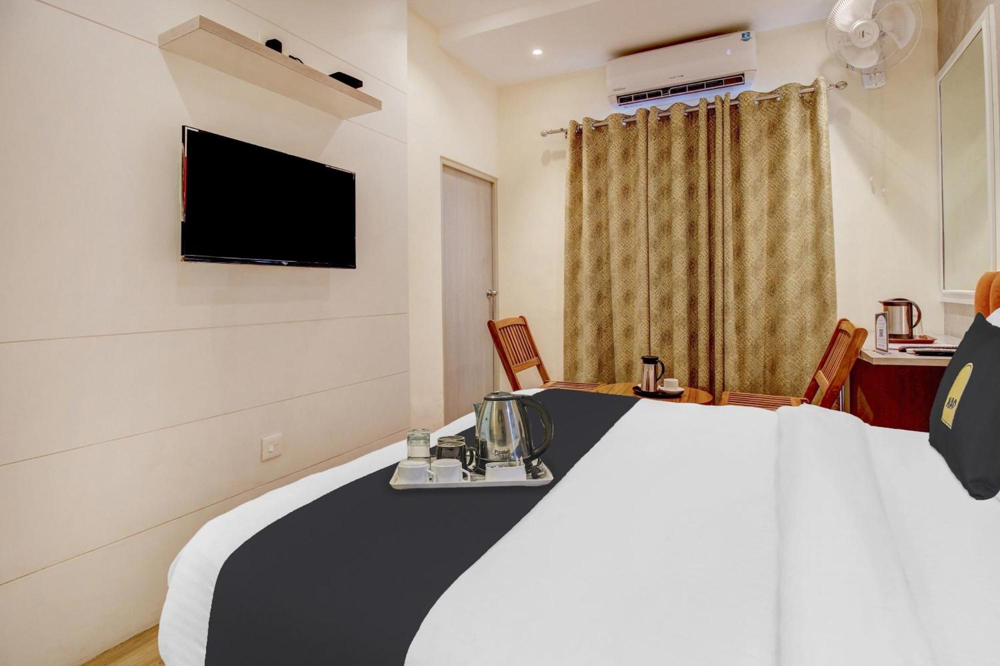 Townhouse Geetraj Near Shalimar Gateway Lucknow Hotel Exterior foto