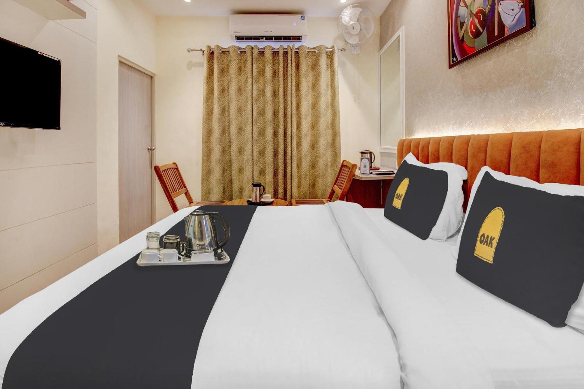 Townhouse Geetraj Near Shalimar Gateway Lucknow Hotel Exterior foto