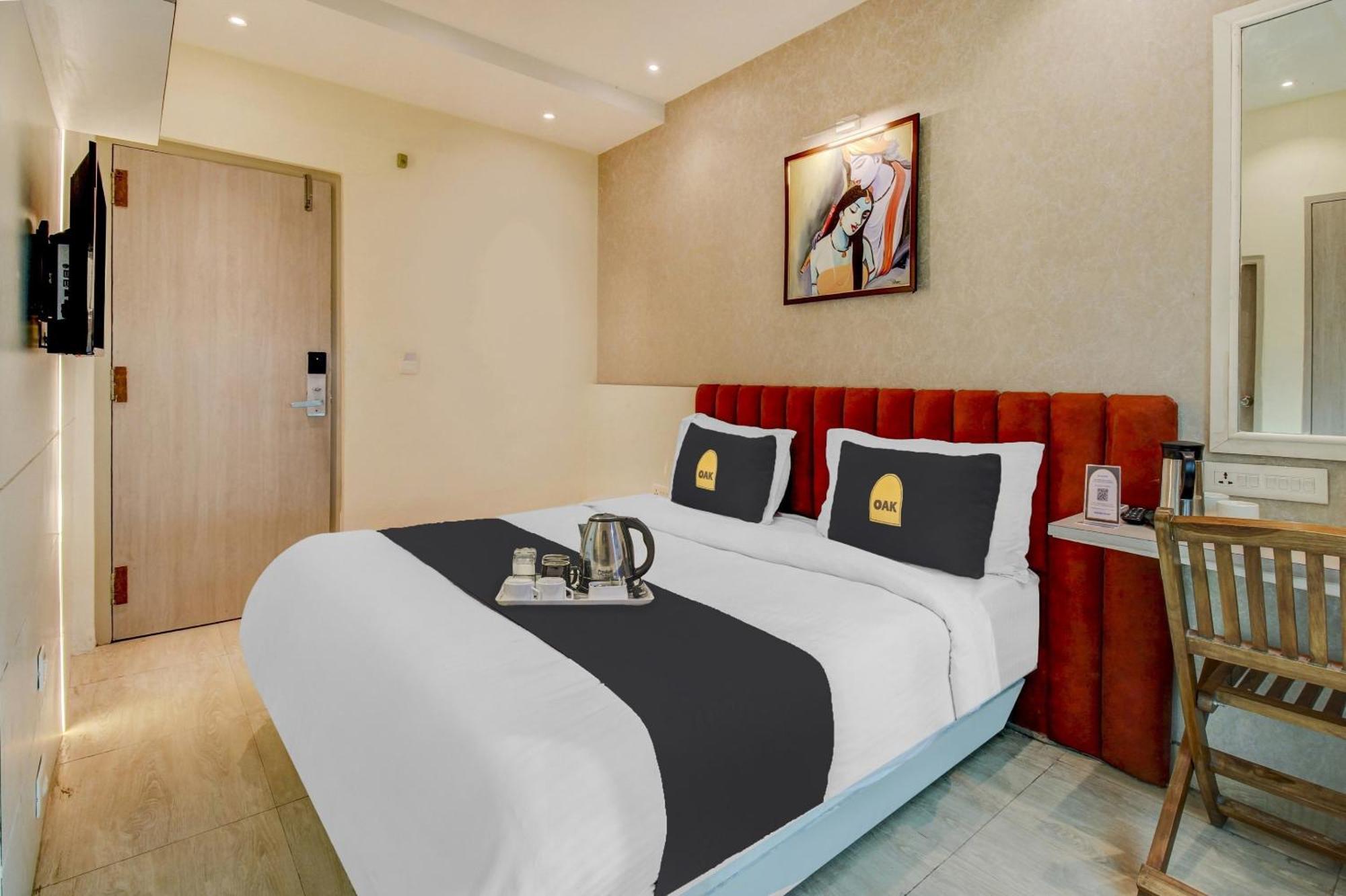 Townhouse Geetraj Near Shalimar Gateway Lucknow Hotel Exterior foto