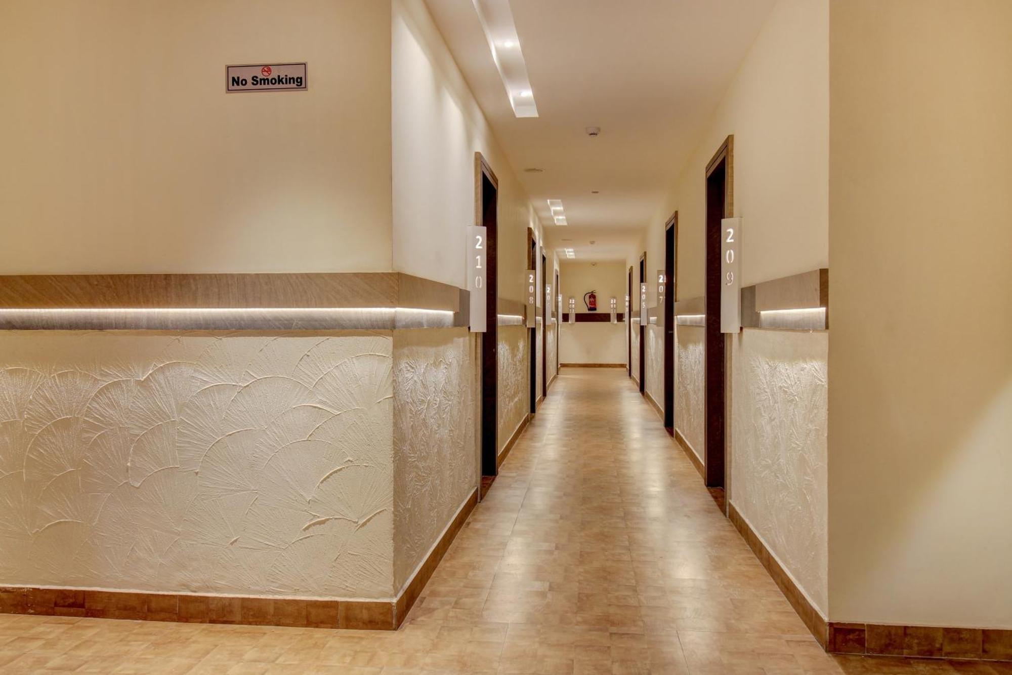 Townhouse Geetraj Near Shalimar Gateway Lucknow Hotel Exterior foto