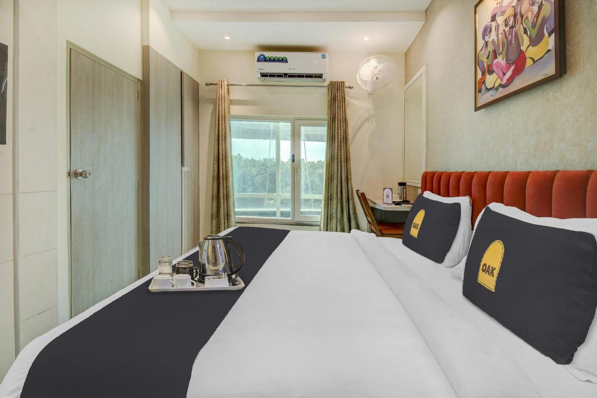 Townhouse Geetraj Near Shalimar Gateway Lucknow Hotel Exterior foto
